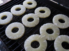 Grilling pineapple slices