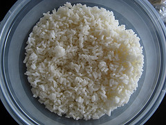 Cooked white rice in a black bowl