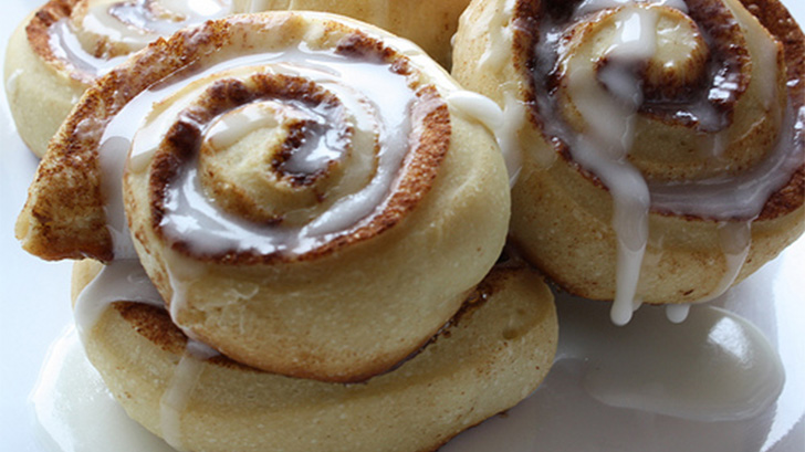 Close up view of fresh-made cinnamon rolls.