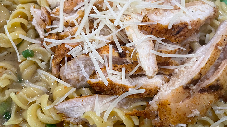 Close up of Cajun chicken pasta.