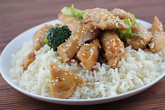 Chicken in garlic sauce served over white rice with broccoli and sesame seeds