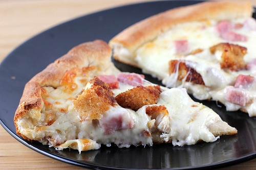 Prepared chicken cordon bleu pizza on plate.