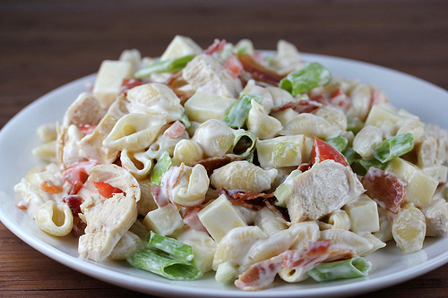 pasta salad with ranch dressing and chicken