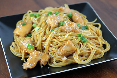 Chinese_chicken_with_noodles_1
