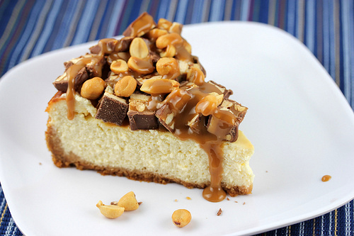Snickers_cheesecake_1