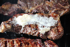 steak_with_blue_cheese_and_french_fried_onions_3