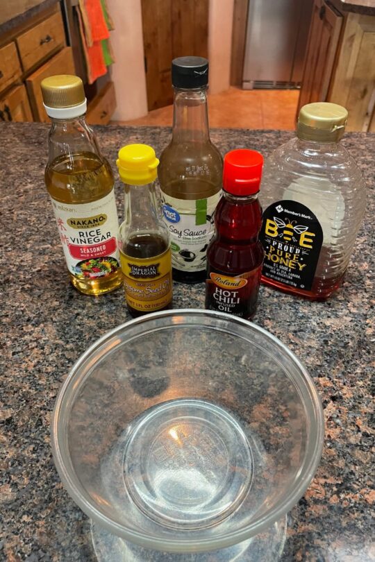 Ingredients for ginger noodles with chicken. 