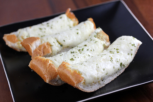 how_to_make_garlic_cheese_bread_1