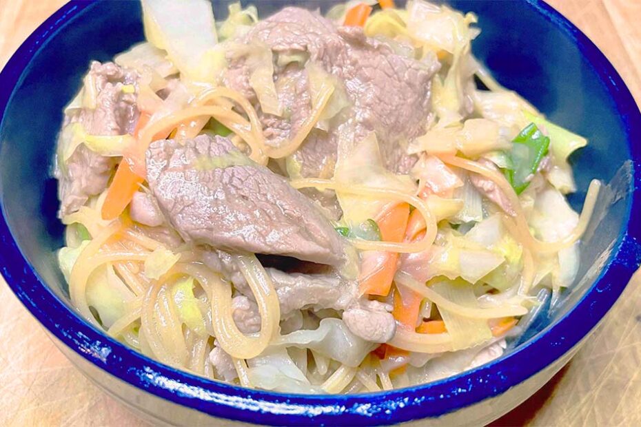 Prepared Shanghai noodles in blue bowl.