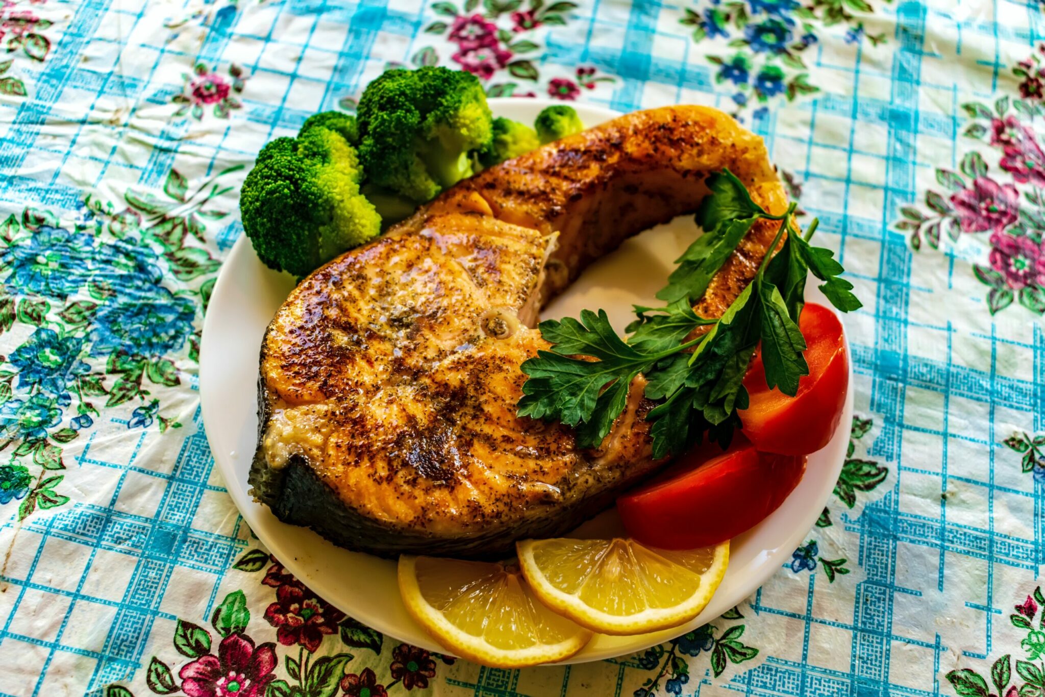 Salmon With Lemon, Plum Tomatoes and Parsley