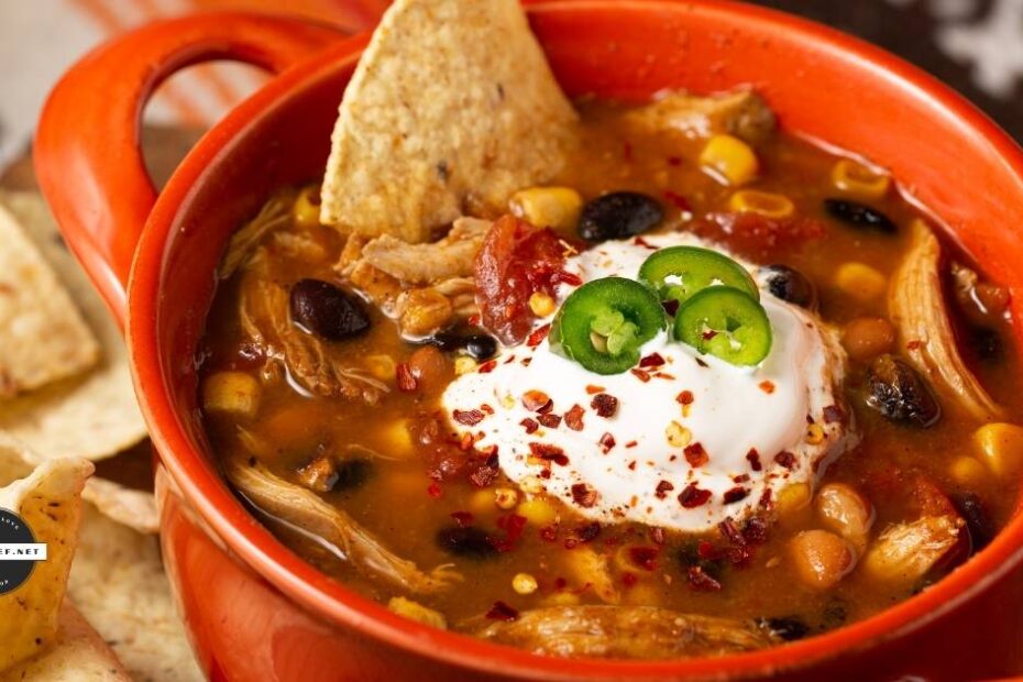 Chili with sour cream on top