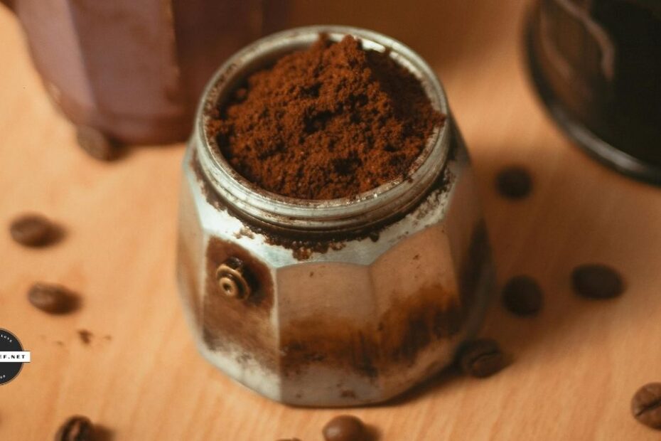 Espresso powder in metal tin