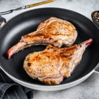 How to Cook Pork Chops on the Stove