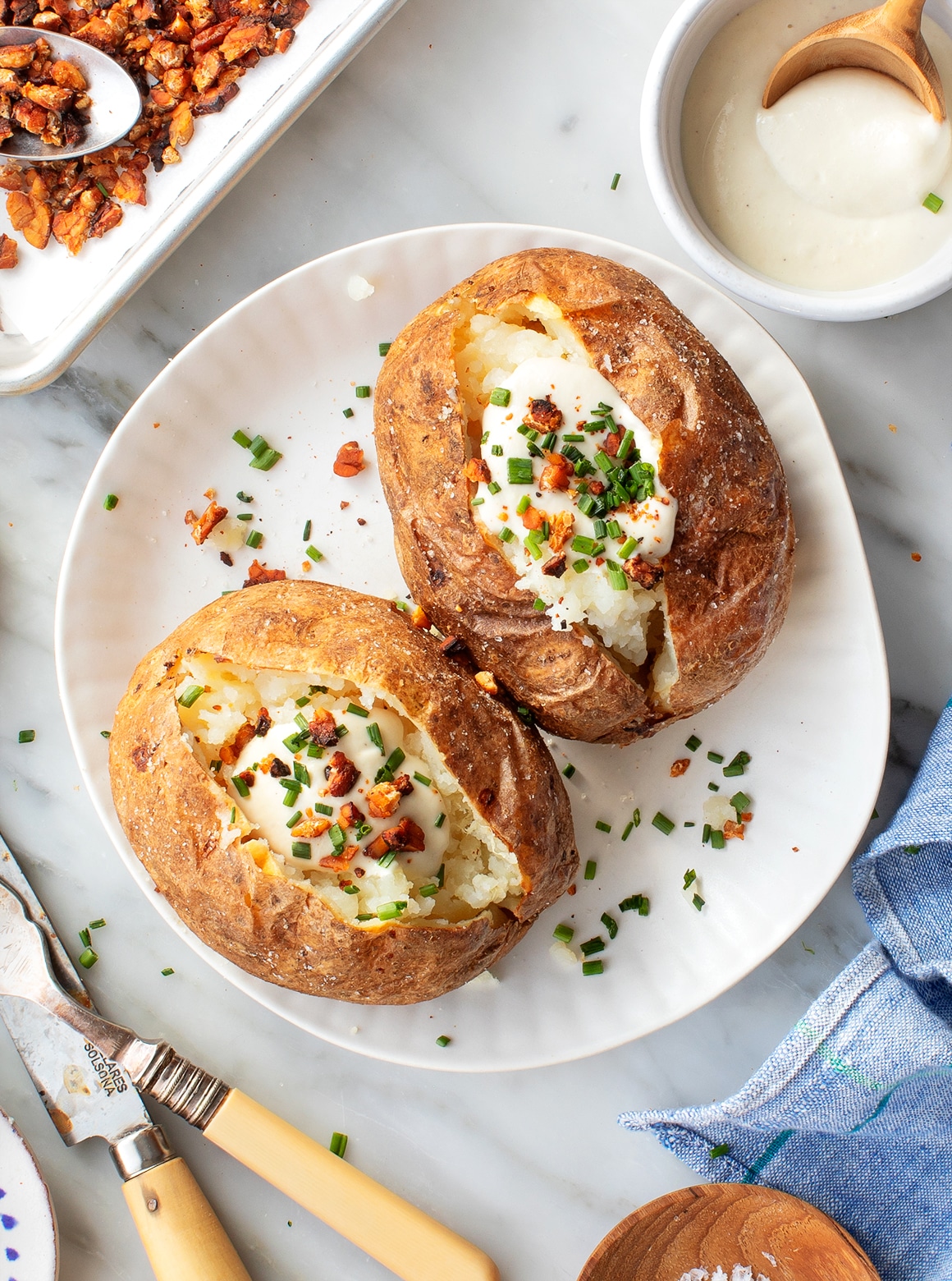 How to Cook Baked Potatoes in the Microwave