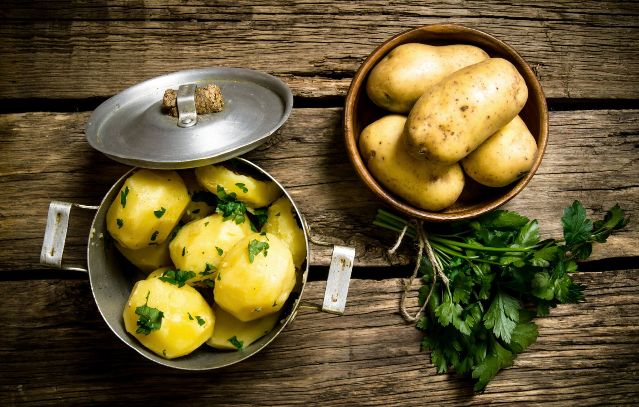 Как подарить картошку. Вареная картошка. Картофель отварной. Картошка с зеленью. Картофель красивый.