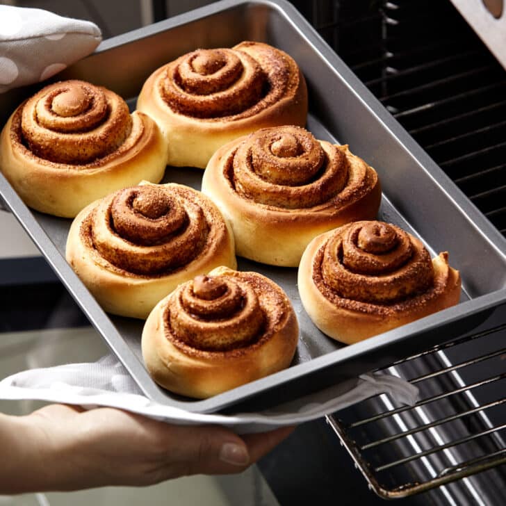 How Long To Cook Cinnamon Rolls