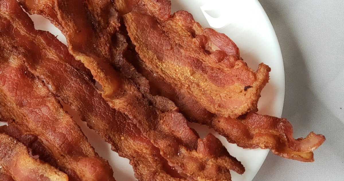 Plate of crispy, cooked bacon.