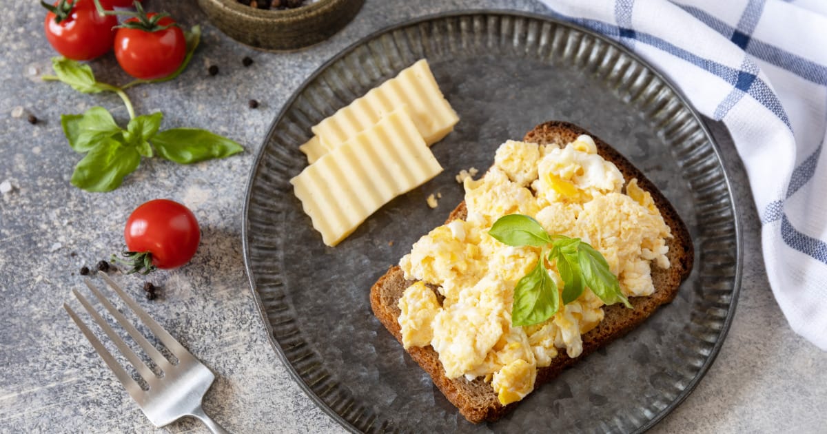 Scrambled eggs on toast.