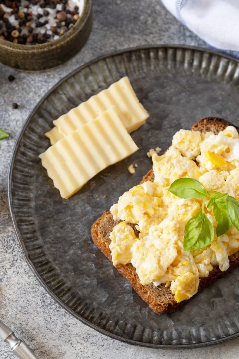 Scrambled eggs on toast.