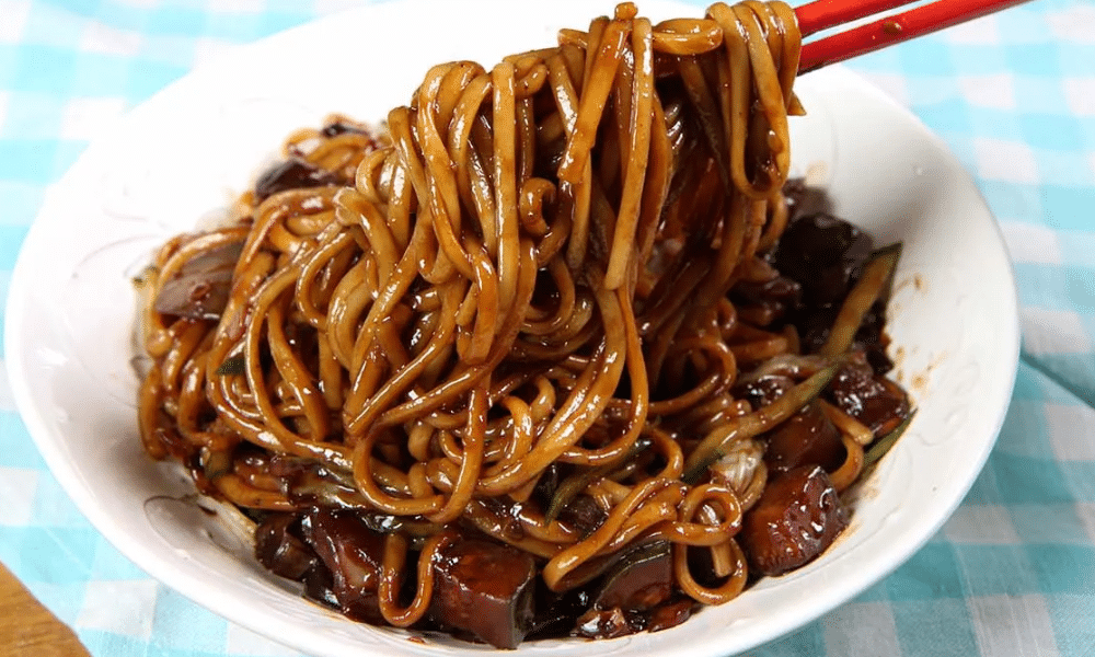 what-does-jajangmyeon-taste-like