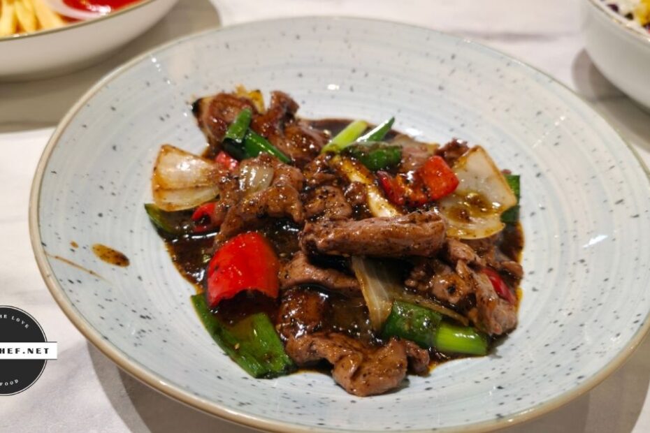 Sizzle steak with bell peppers and onions on plate