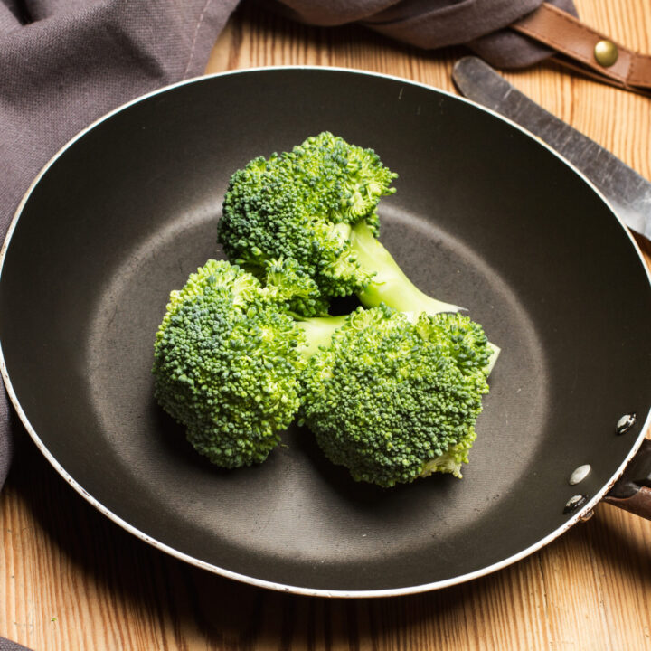 How to Cook Broccoli in a Pan