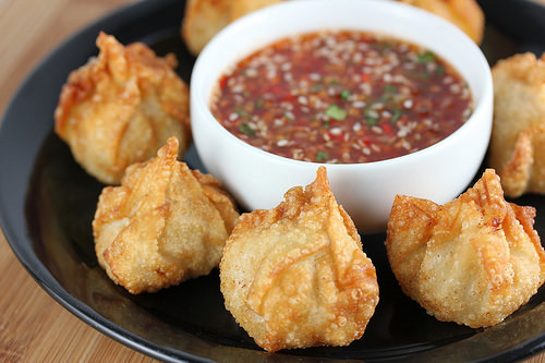 Golden fried chicken wontons with dipping sauce