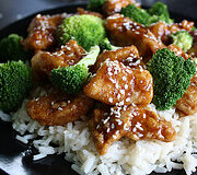 Chicken and broccoli on rice, topped with sesame seeds