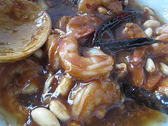 Shrimp with peanuts and chilies in sauce