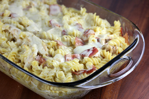 Baked cheesy chicken bacon pasta