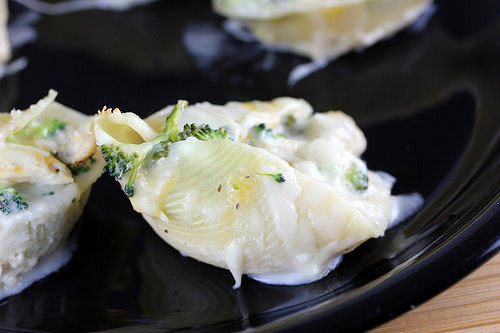 Chicken and broccoli stuffed pasta shell