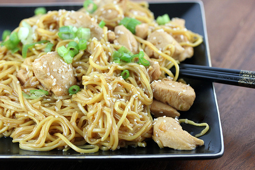 Chicken chow mein garnished with green onions