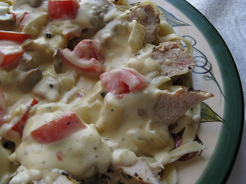 Chicken alfredo pasta with creamy sauce