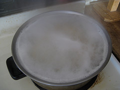 Boiling pasta in large pot