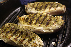 Grilled herb chicken breasts for pizza