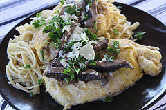 Chicken scallopini with pasta and mushrooms