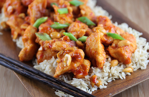 Hunan chicken with peanuts and green onions