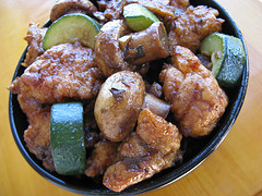 Mushroom chicken with zucchini and mushrooms